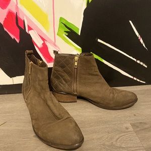 Steve Madden double zipper ankle booties